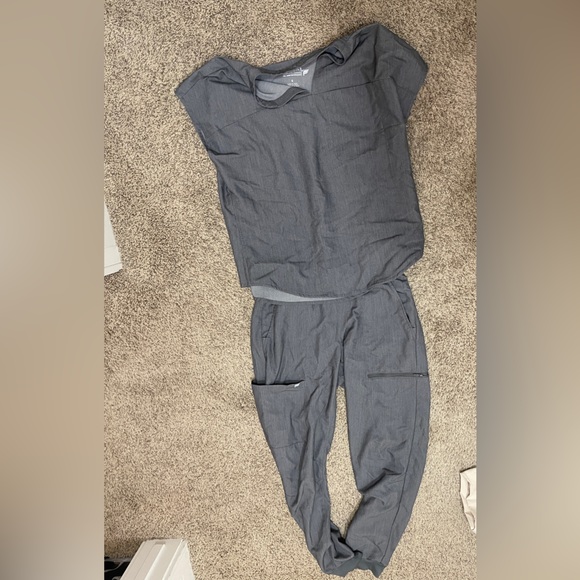Fabletics scrub set - Picture 4 of 4